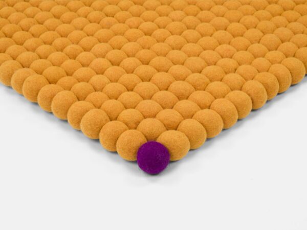 2_zBigOne-filzkugelteppich-rechteckig-gelb-draufsicht-nah_02-myfelt.jpg