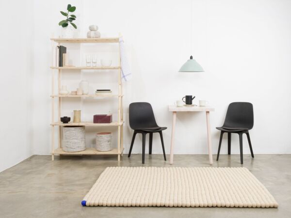5_BigOne-filzkugelteppich-rechteckig-beige-ambiente_02-myfelt.jpg