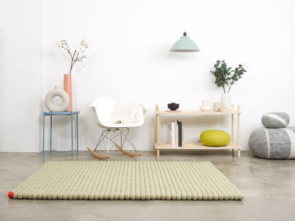 5_BigOne-filzkugelteppich-rechteckig-gruen-ambiente_03-myfelt.jpg