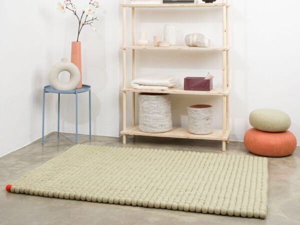 5_BigOne-filzkugelteppich-rechteckig-gruen-ambiente_01-myfelt.jpg