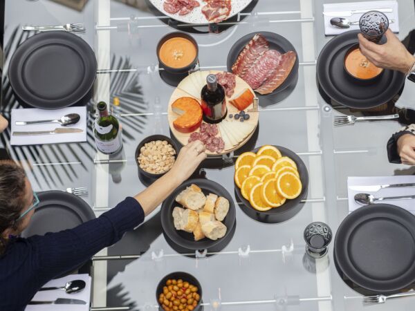 5_RSMax_Dining_black_ambient_15.jpg