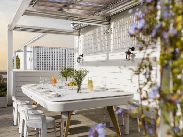 5_Diagonal_top_outdoor_white_ambient_05.jpg