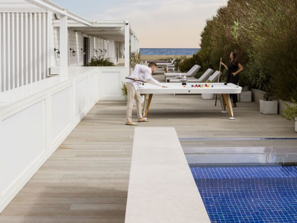 5_Diagonal_top_outdoor_white_ambient_09.jpg