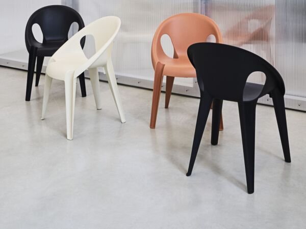 5_Magis_Bell_Chair_ambient_mono_group_01_hr.jpg