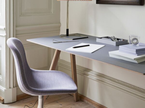5_Neu 10 Chair Upholstery polished alu swivel Steelcut Trio 806 uph._Matin Table Lamp L yellow shade_CPH 90 Desk wb lacquer oak grey lino top.jpg