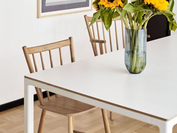 5_T12 Table white_J41 wb lacquer oak_J42 wb lacquer oak_Colour Vase blue.jpg