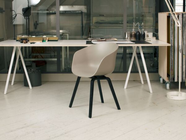 5_AAC 22 pastel green shell black wb lacquer oak base_Loop Stand Table white.jpg