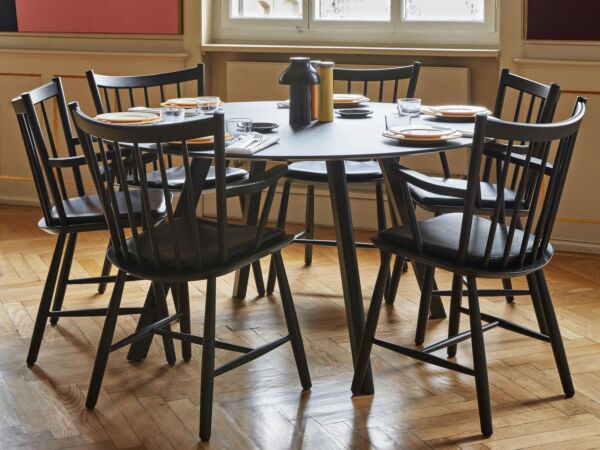 5_J42 black wb lacquer beech_J42 Seat Cushion Silk SIL0842_CPH 25 black lino tabletop black frame_PC Portable black.jpg