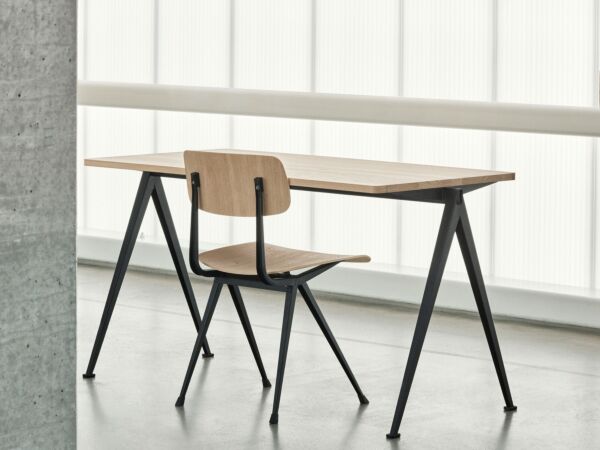 5_Pyramid Table 01 L140xW65xH74 Top matt lacquered oak Frame black_Result Chair wb lacquer oak seat_black base 02.jpg