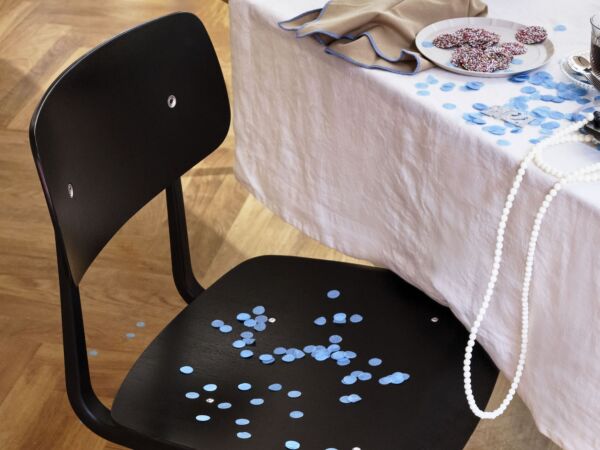 5_Result Chair black wb lacquer oak black frame_Contour Napkin beige.jpg