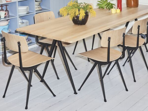 5_Pyramid Table 02 black frame matt lacquered oak_Result Chair wb lacquer oak seat_black base 02.jpg