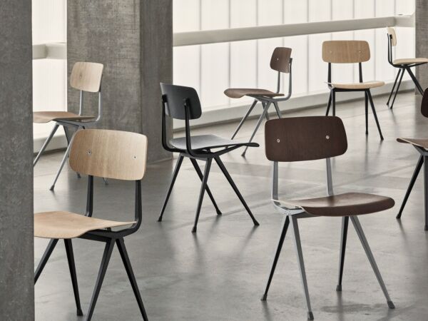 5_Result Chair Seat smoked and wb lacquer oak Frame black and beige 02.jpg