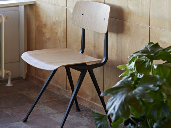 5_Result Chair Seat wb lacquer oak Frame black.jpg
