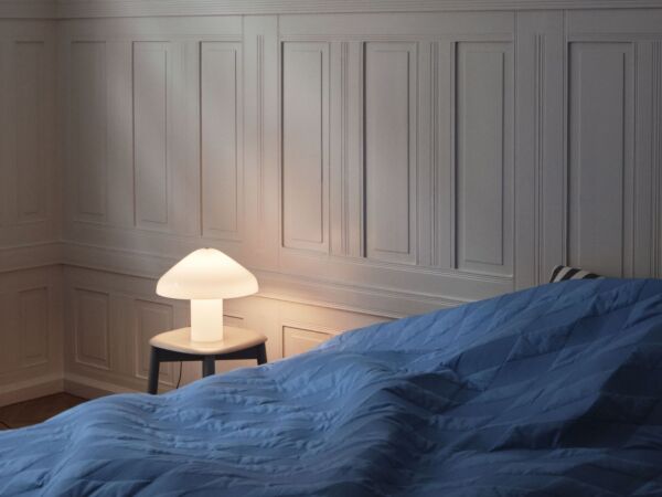 5_Kite Quilt sky blue_Pao Glass Table Lamp 350 white_Soft Edge 32 Bar Stool soft grey wb lacquer oak.jpg