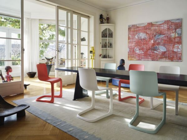 5_4406860_EVO-C Dining Scene 1, colour mix_master.jpg
