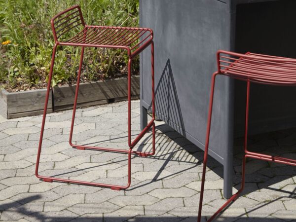 5_Hee Bar Stool rust_Rainbow Plate light yellow.jpg