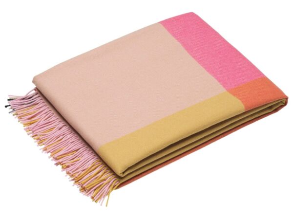 2_vitra_colour_block_blanket_pink_beige_4__jpg.jpg_7.jpg