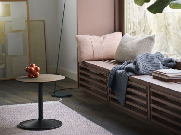 5_Soft-side-smoked-oak-black-O41-H40-ply-rug-leaf-lamp-layer-cushion-ample-throw-muuto-org.jpg