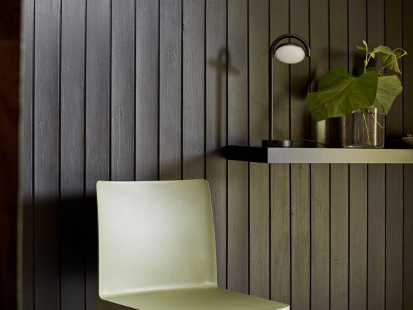 5_Elementaire Chair olive_Marselis Table Lamp black.jpg