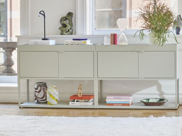 5_New Order Shelving System light grey_Marselis Table Lamp black_Time XXL Swirl gold.jpg