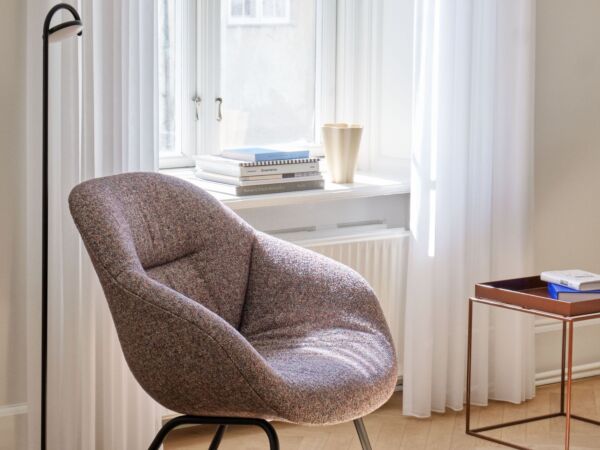 5_AAL 87 Soft Swarm multi colour black powder coated steel base_Marselis Floor Lamp black_Tray Table chocolate high gloss.jpg