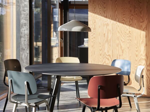 5_CPH 25 black lino black wb lacquer oak base_Pao Steel Pendant 470 cool grey_Revolt plum red seat and back black steel.jpg