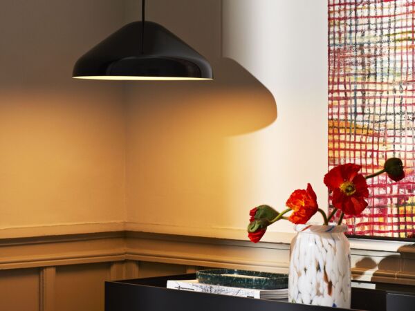 5_Pao Steel Pendant 350 soft black_Splash Vase Round white dot_01.jpg