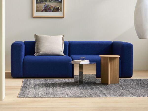 5_Mags 2,5 Seater comb 1 Metaphor 010_Slit Table Wood Round High wb lacquer oak_Slit Table Round mirror_Moire Kelim black.jpg