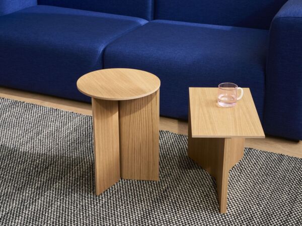 5_Slit Table Wood Round High wb lacquer oak_Slit Table Wood Oblong wb lacquer oak_Moire Kelim black (1).jpg
