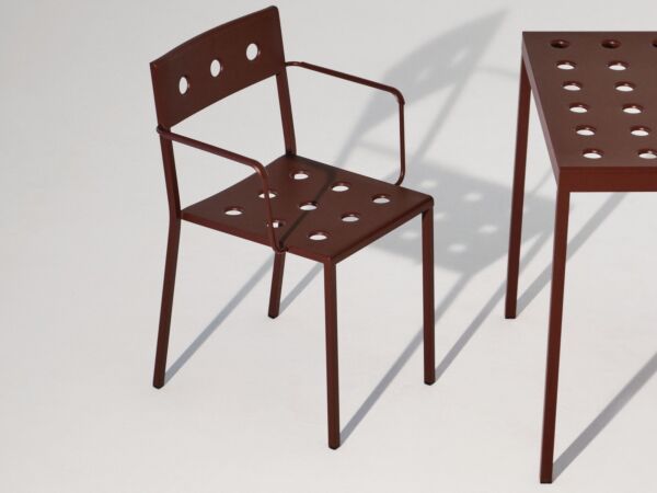 5_Balcony Armchair iron red 01.jpg