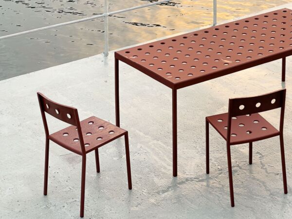 5_Balcony Chair iron red_Balcony Table iron red 01.jpeg