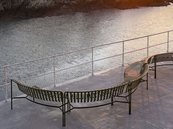 5_Palissade Park Dining Bench In_Out olive 02.jpg