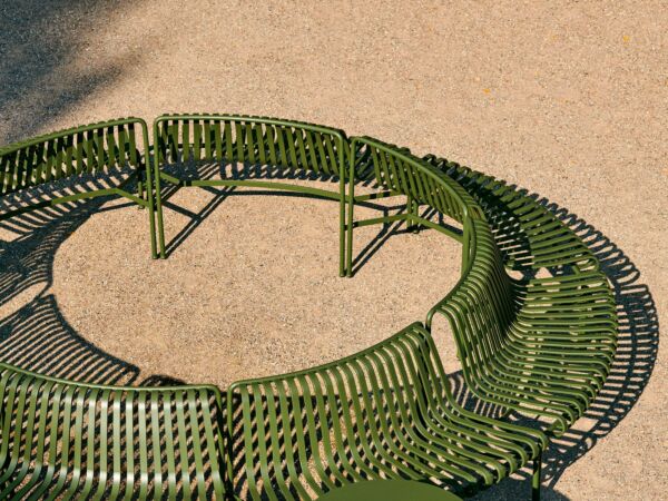 5_Palissade Park Dining Bench Out olive_Palissade Cone Table olive_Elementaire Chair olive.jpg