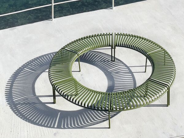 5_Palissade Park Bench olive.jpeg