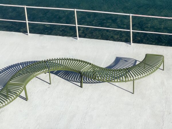 5_Palissade Park Bench olive 02.jpeg
