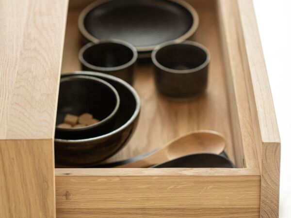 5_51224_Oak_NordicII_bedside_table_hanging_det1_WEB.jpg