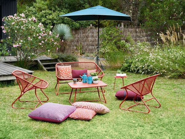 5_fauteuil-et-table-basse-Collection-Sixties-salon-de-jardin-Fermob.jpg