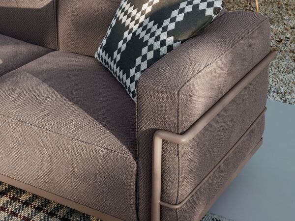 5_Cassina-LC3-Outdoor.jpg