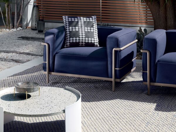 5_Cassina-LC3-Outdoor.jpg