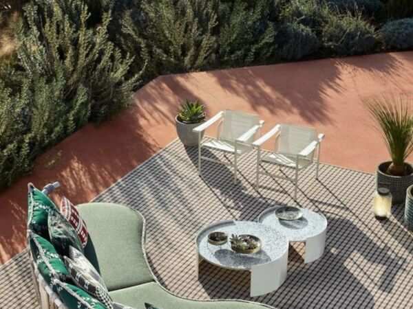 5_cassina-outdoor-lc1-outdoor.jpg