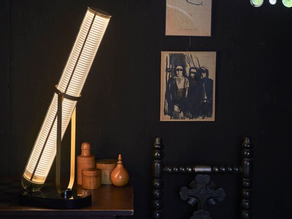 5_lampe-de-table-frechin-led-blanc-or-marbre-noir_madeindesign_364116_original.jpg