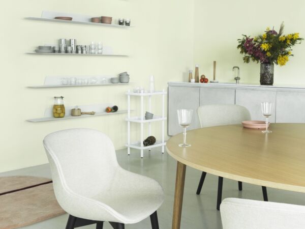 5_2022_Hyg_Chair_Black_Oak_Jet_Shelf_White_Block_Table_White_White_01.jpg