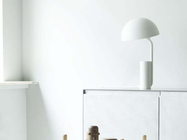 5_2022_Cap_Table_Lamp_White_Block_Table_Light_Grey_01.jpg