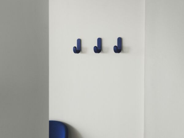5_2022_Curve_Hook_Blue_01.jpg