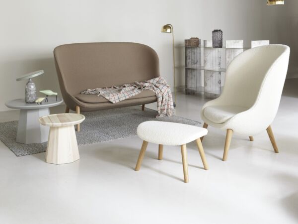 5_2021_Hyg_Sofa_Oak_UDA07_Hyg_Lounge_Chair_High_01.jpg