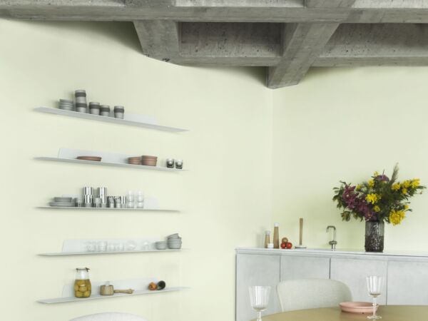 5_2022_Hyg_Chair_Black_Oak_Jet_Shelf_White_01.jpg