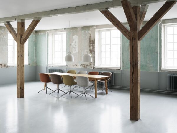 5_6040_Normann_Copenhagen_Hyg_Chair_Swivel_4L_Alu_Full_Upholtery_Main_Line_Flax_MLF07_Synergy_LDS33_LDS08_Ultra_Brandy41574_01.jpg