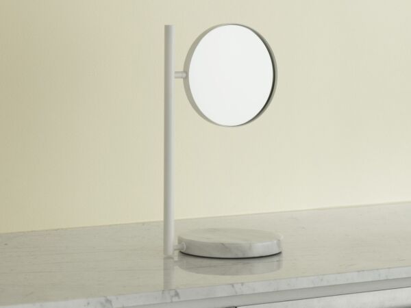 5_2022_Pose_Mirror_White_05.jpg