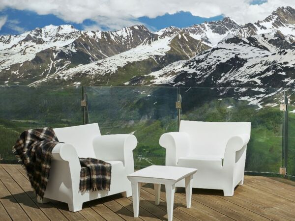 5_bubble-club-armchair-fauteuil-bubble-de-kartell-associe-a-une-table-basse-de-la-meme-collection.jpg