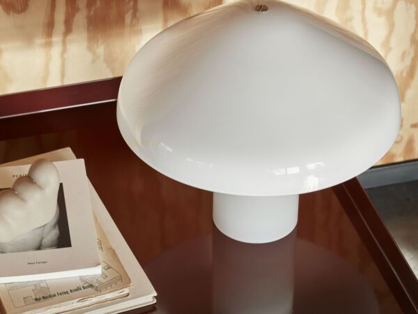 5_Pao Glass Table Lamp 350 white_Tray Table chocolate high gloss.jpg